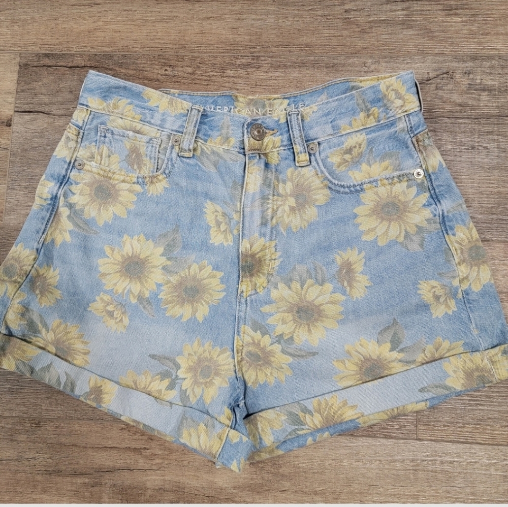 American Eagle Sunflower Print Light Wash Jean Denim Hi Rise Mom Shorts Size 2